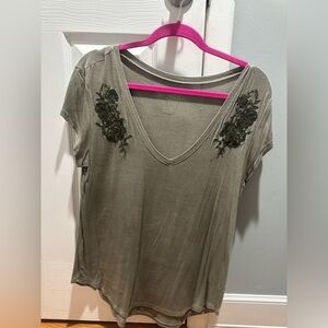 American Eagle Outfitters green V-Neck Tee with dark green Floral Accents